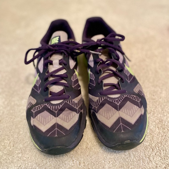 Women’s Nike running shoe - Picture 2 of 4